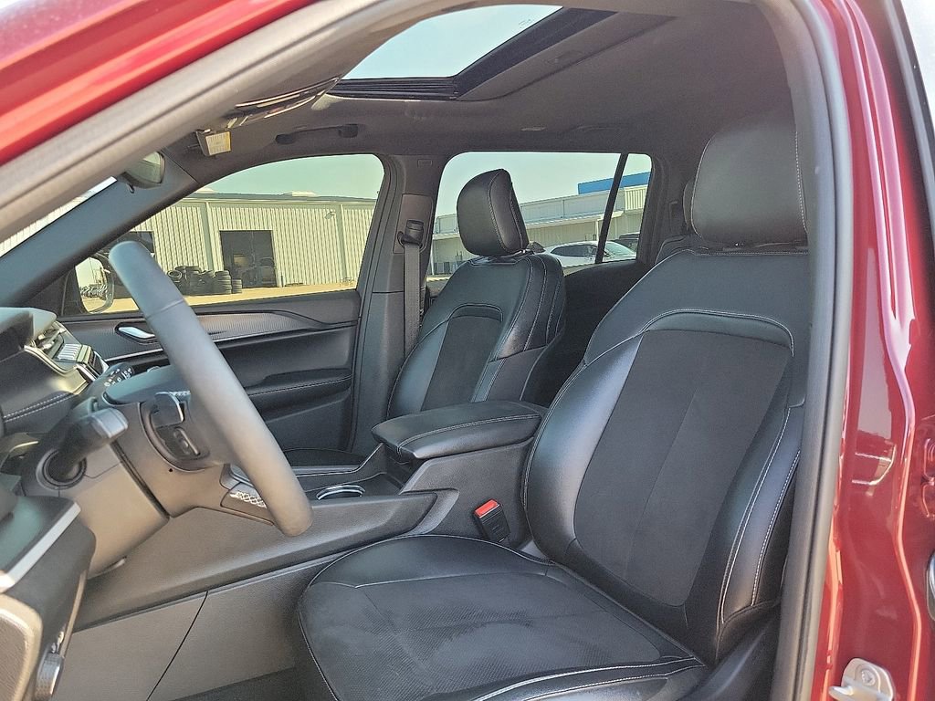 Used 2023 Jeep Grand Cherokee L Altitude image 12