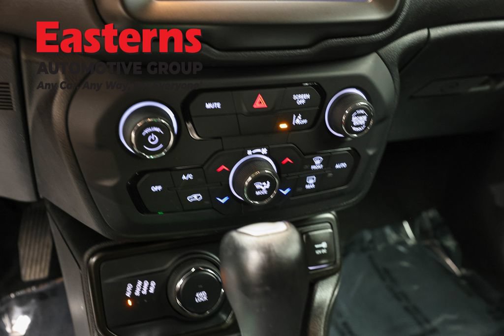 Used 2023 Jeep Renegade Latitude AWD/4WD image 19
