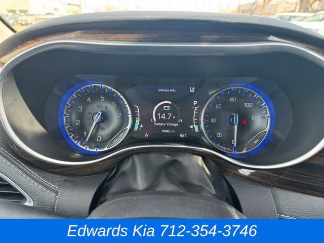 Used 2021 Chrysler Pacifica Limited image 24