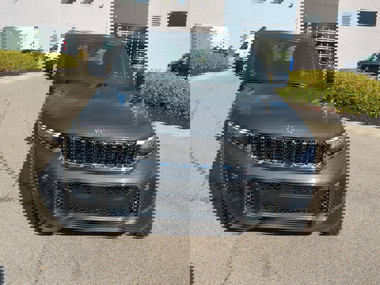 Used 2022 Jeep Grand Cherokee Overland image 3