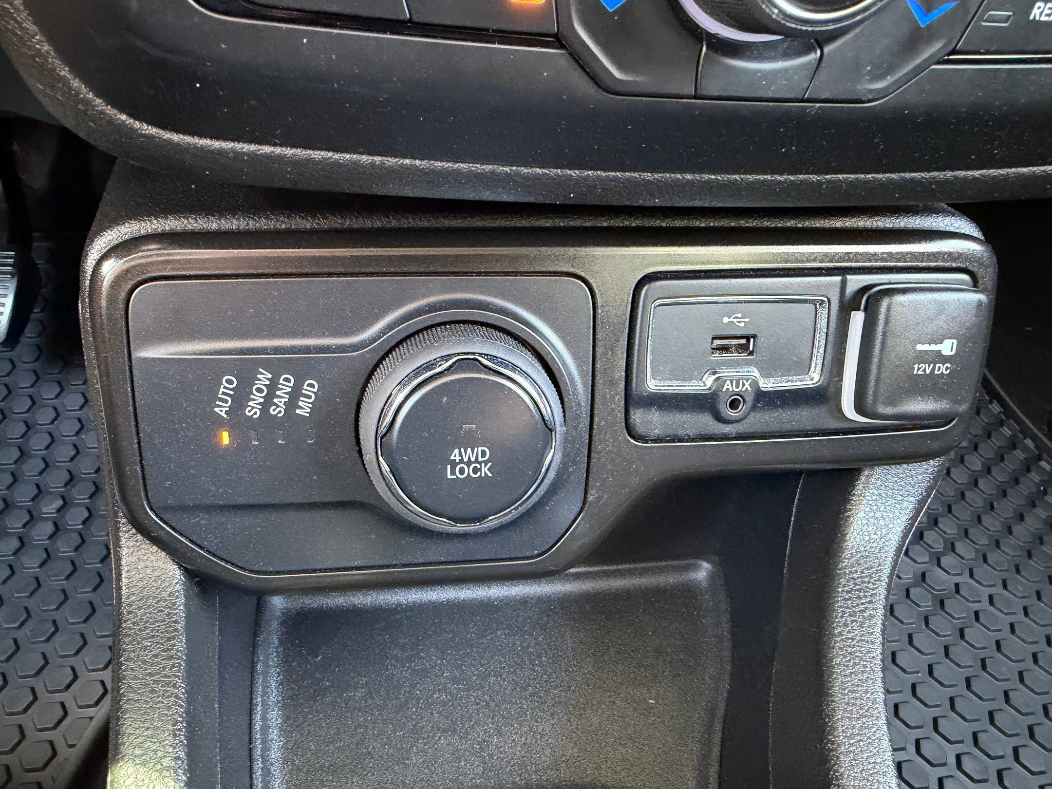 Used 2023 Jeep Renegade Altitude AWD/4WD image 25