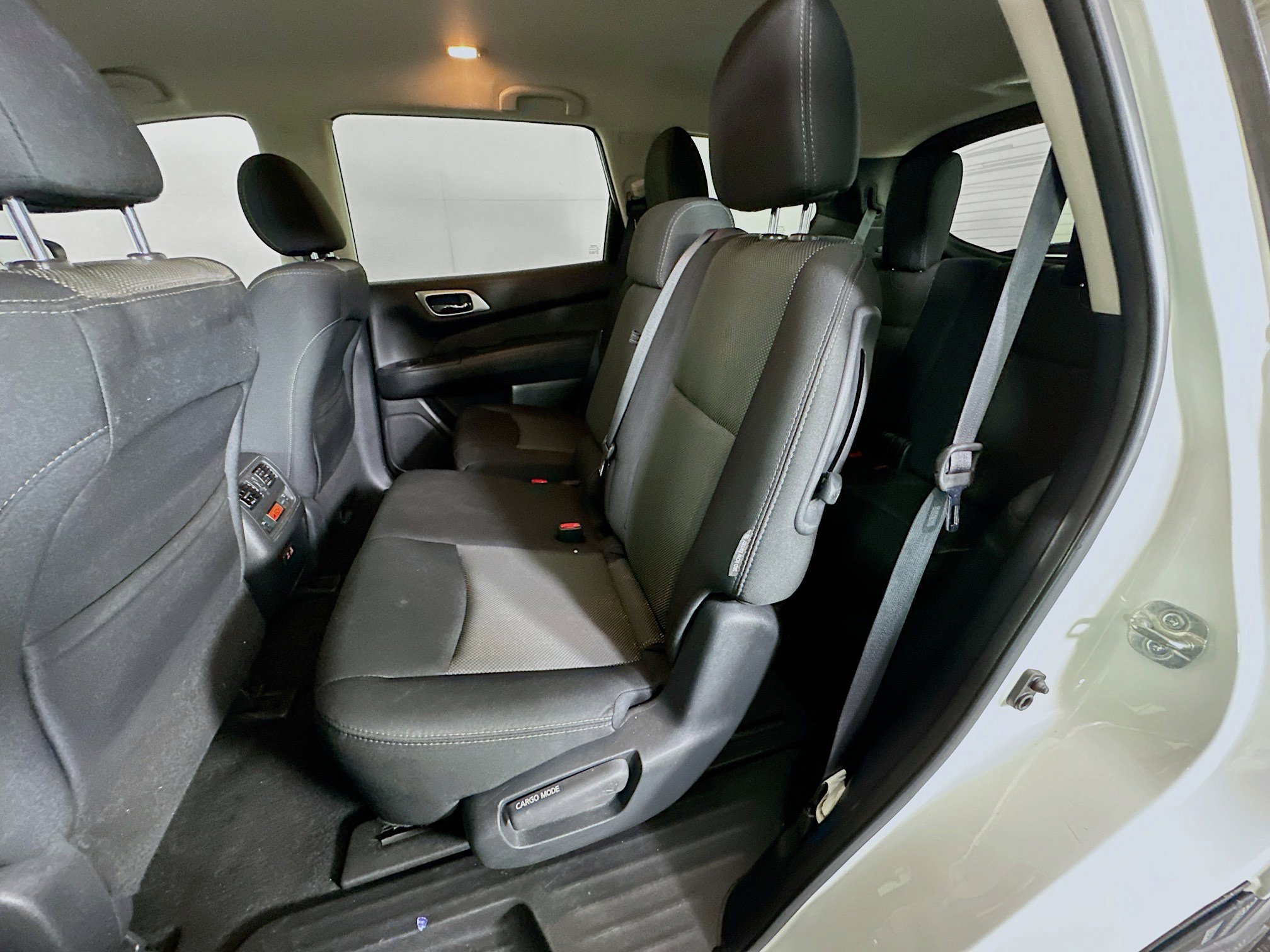 Used 2020 Nissan Pathfinder S FWD image 26