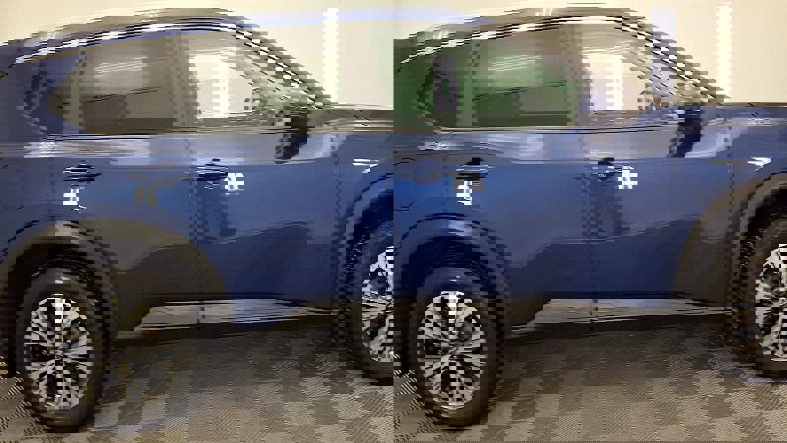 Used 2022 Nissan Rogue SV w/ SV Premium Package image 5