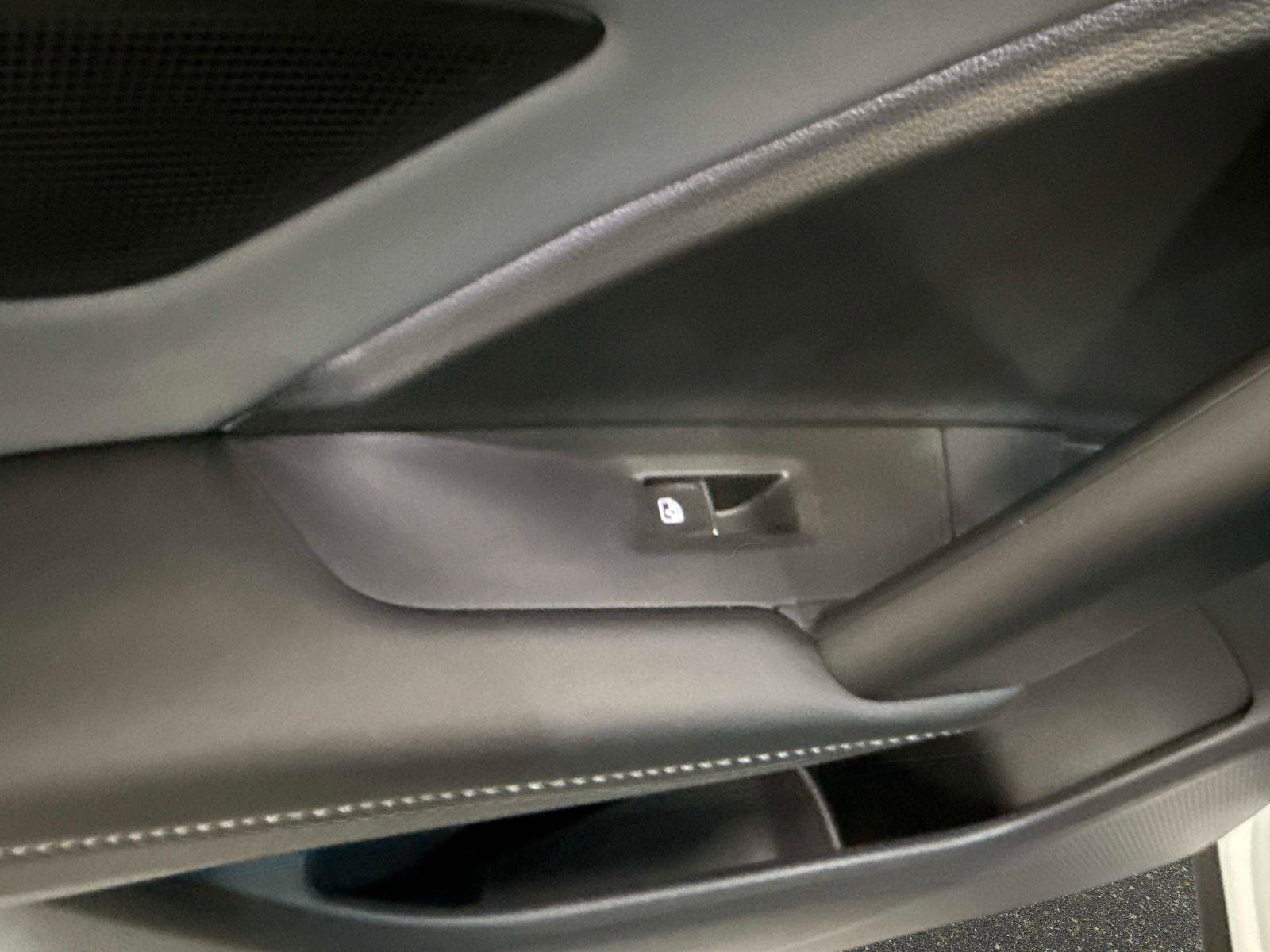 New 2026 Volkswagen Tiguan SE image 12