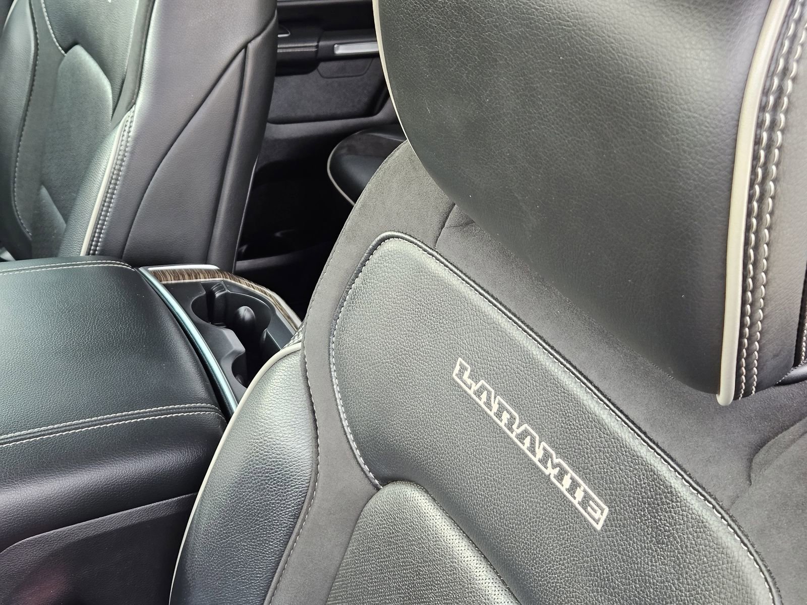 Used 2019 RAM 1500 Laramie image 32