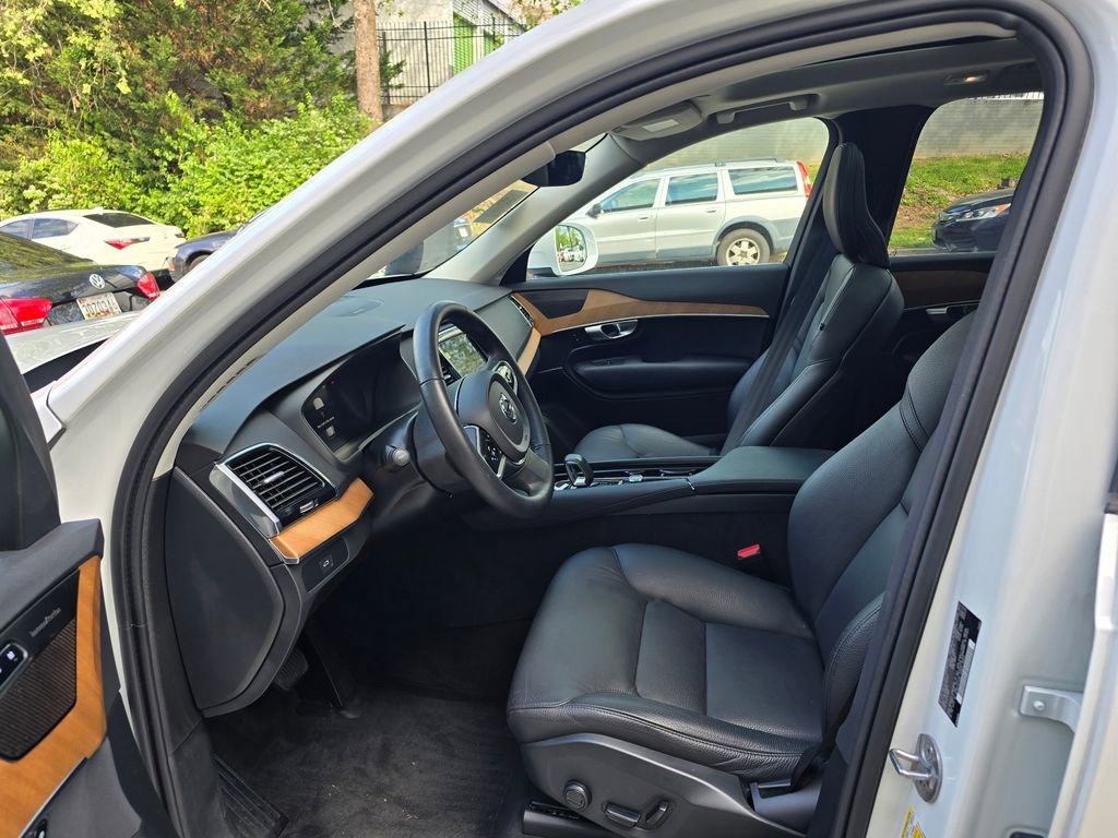 Certified 2024 Volvo XC90 B5 Plus w/ Protection Package Premier AWD/4WD image 24