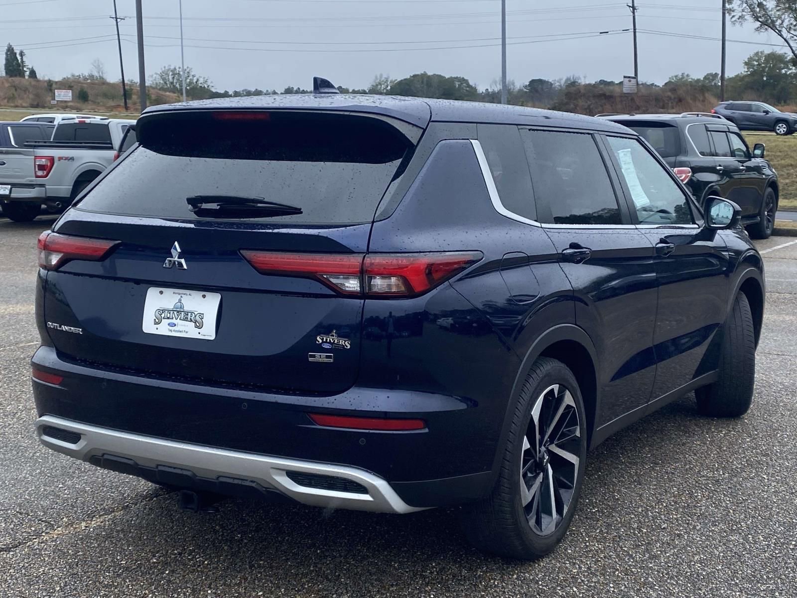 Used 2022 Mitsubishi Outlander SE image 7