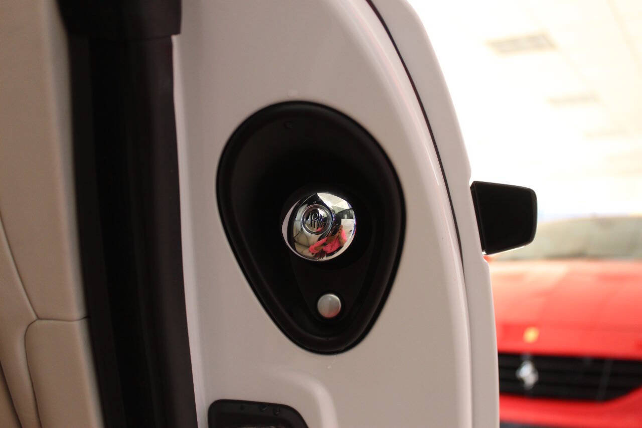 Used 2019 Rolls-Royce Dawn RWD image 29