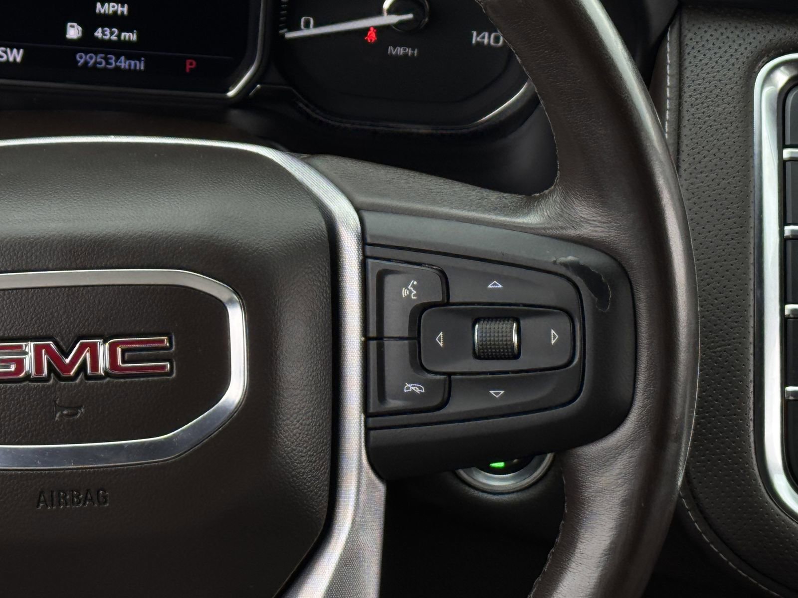 Used 2021 GMC Yukon XL SLT w/ SLT Luxury Package image 18