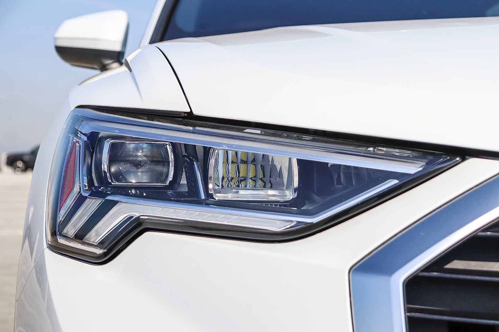 Used 2023 Audi Q3 2.0T Premium w/ Convenience Package image 9
