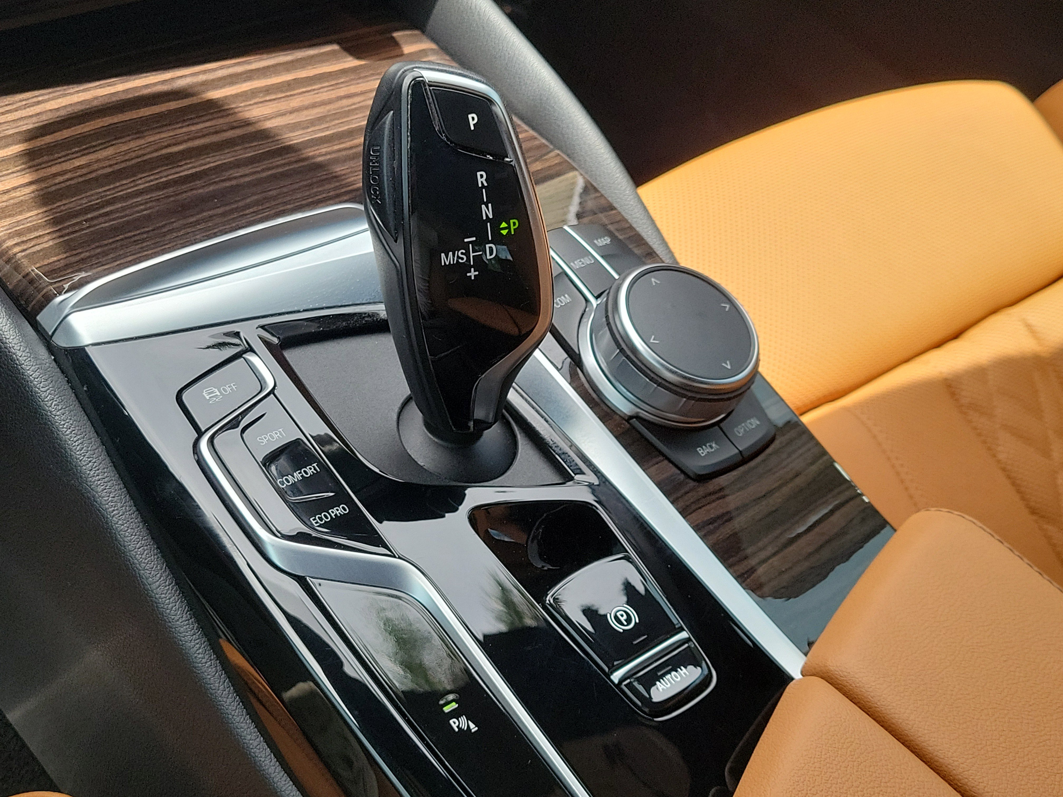 Used 2022 BMW 530i w/ Premium Package RWD image 27