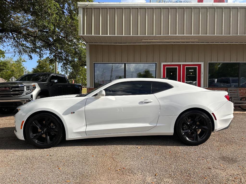 Used 2020 Chevrolet Camaro LT w/ Technology Package RWD image 4