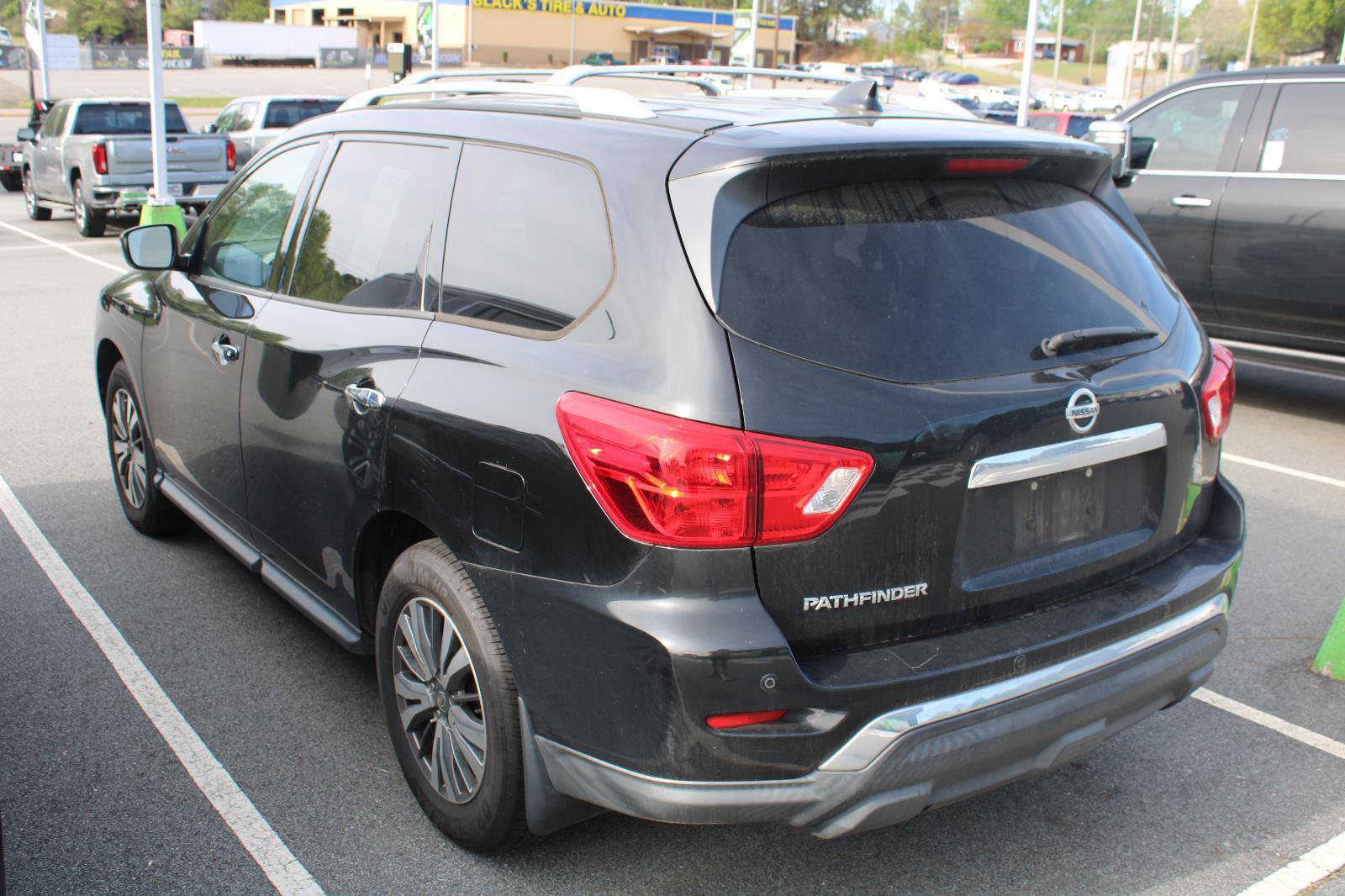 Used 2019 Nissan Pathfinder S image 6