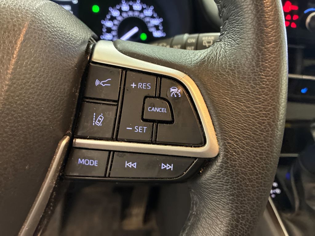 Used 2022 Toyota Sienna XLE w/ XLE Plus Package FWD image 25