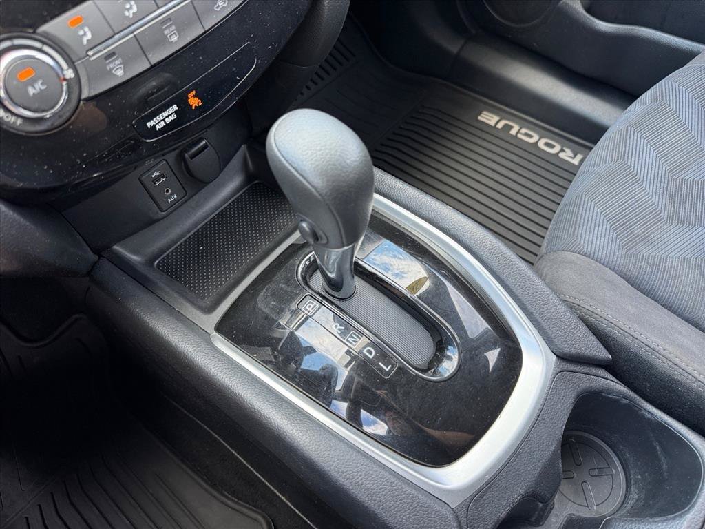 Used 2015 Nissan Rogue S FWD image 25