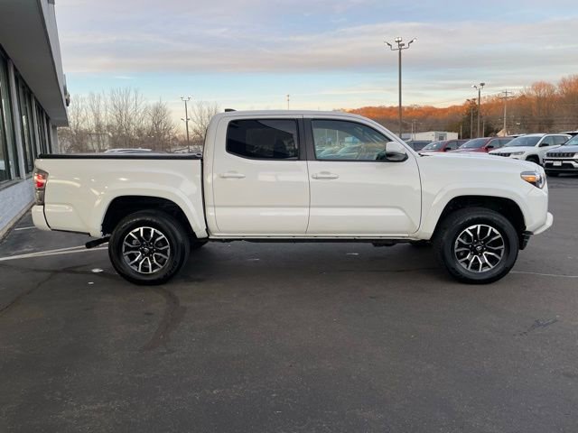 Used 2022 Toyota Tacoma TRD Sport w/ Technology Package image 5