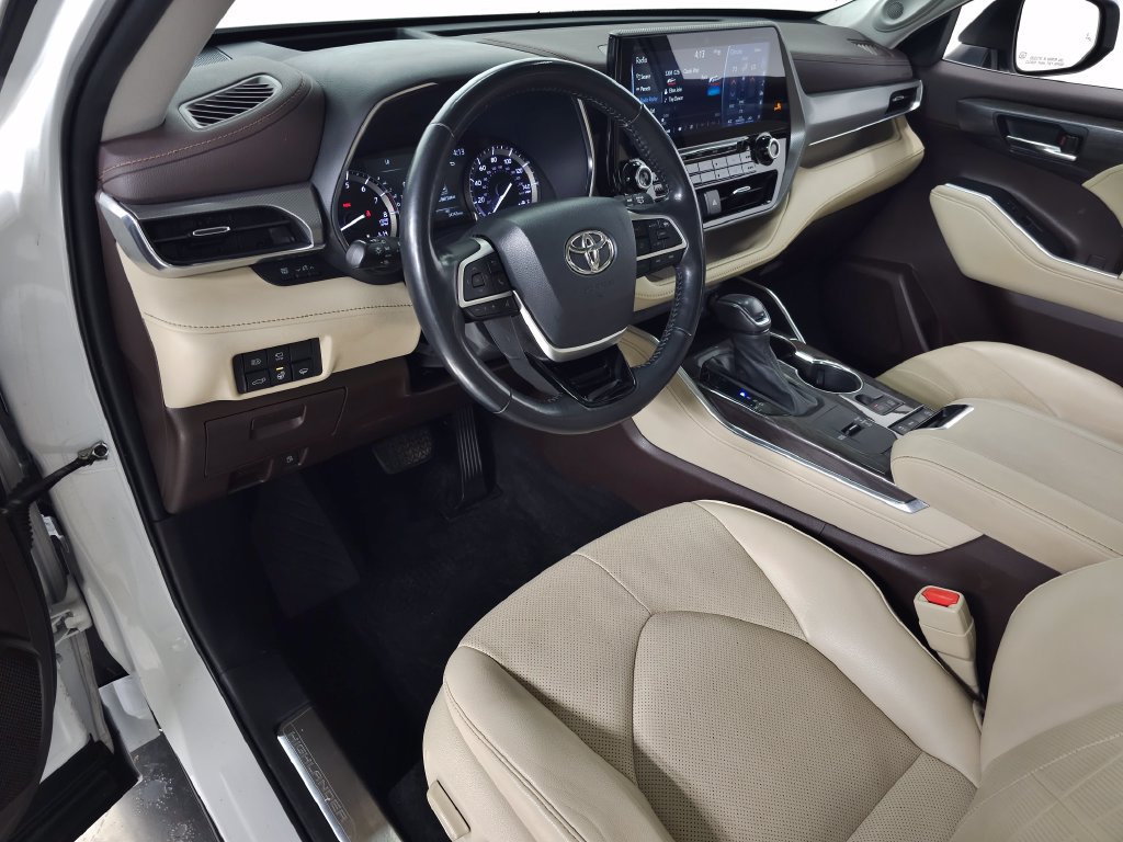 Used 2022 Toyota Highlander Platinum FWD image 18