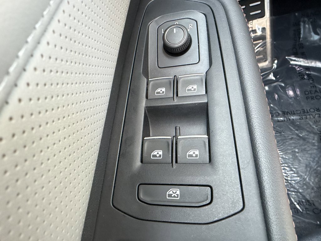 Used 2025 Volkswagen Atlas Peak Edition SE AWD/4WD image 27