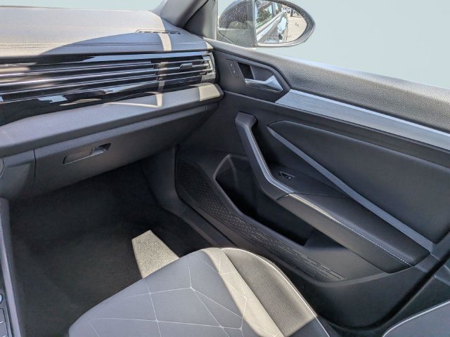 Used 2025 Volkswagen Jetta Sport FWD image 15