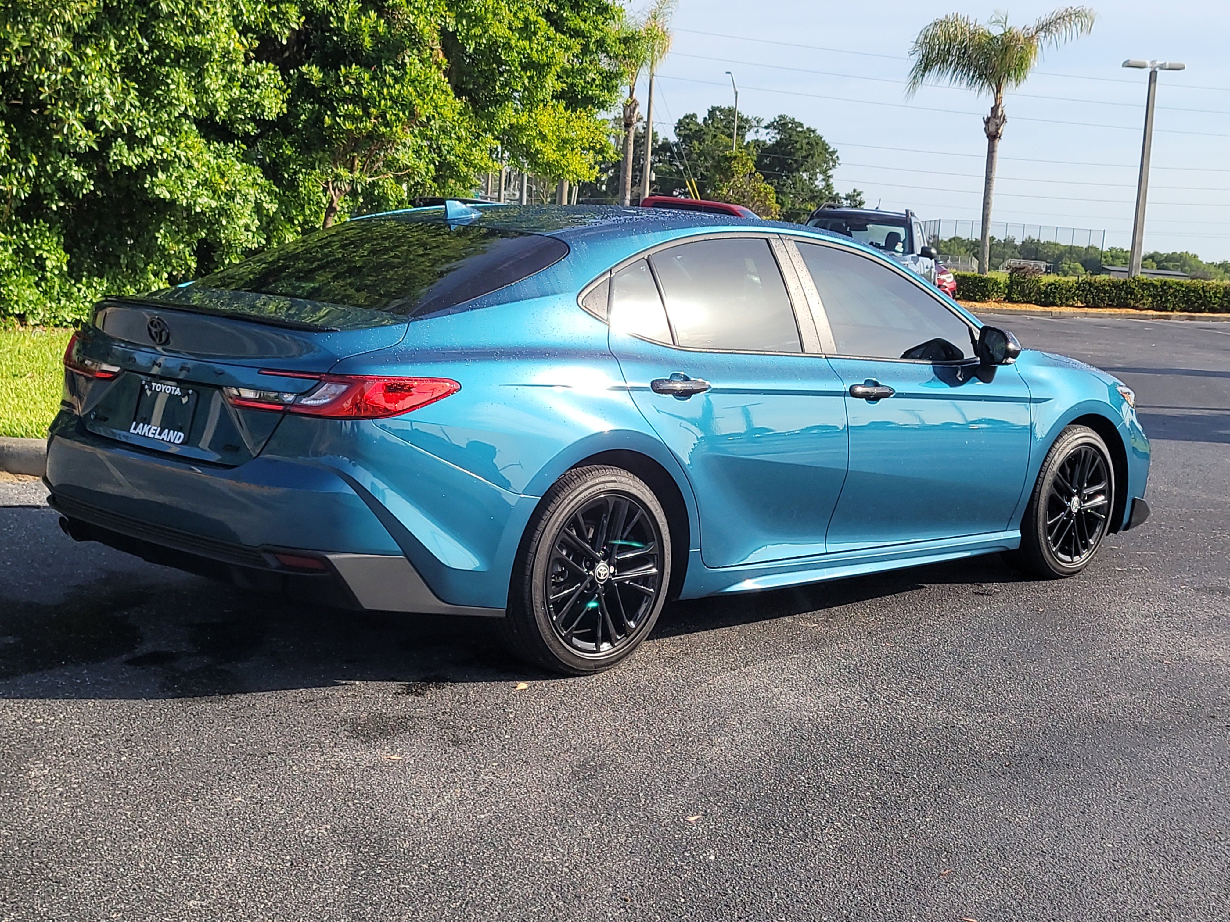 Used 2025 Toyota Camry SE w/ Multimedia Upgrade Package image 7