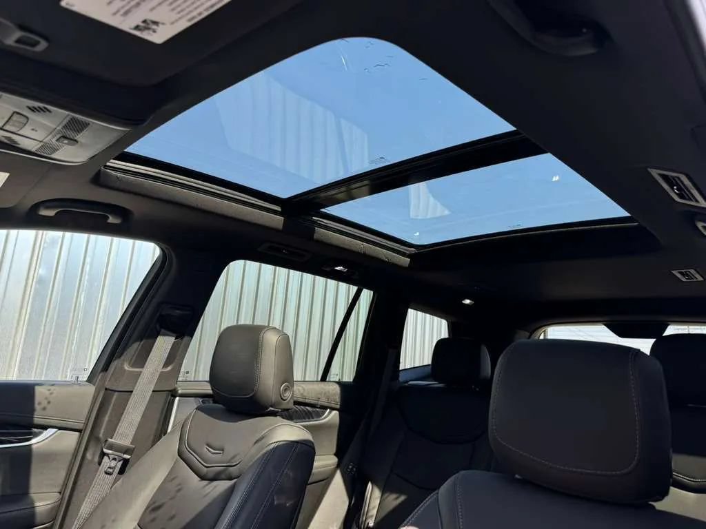 Used 2025 Cadillac XT6 Premium Luxury w/ Technology Package AWD/4WD image 16