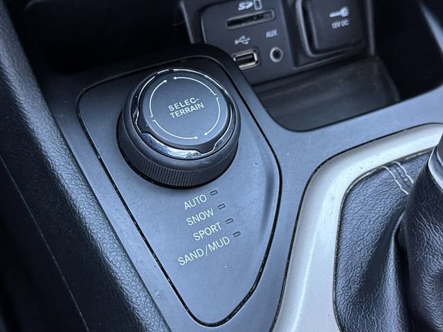 Used 2016 Jeep Cherokee Latitude w/ Cold Weather Group image 29