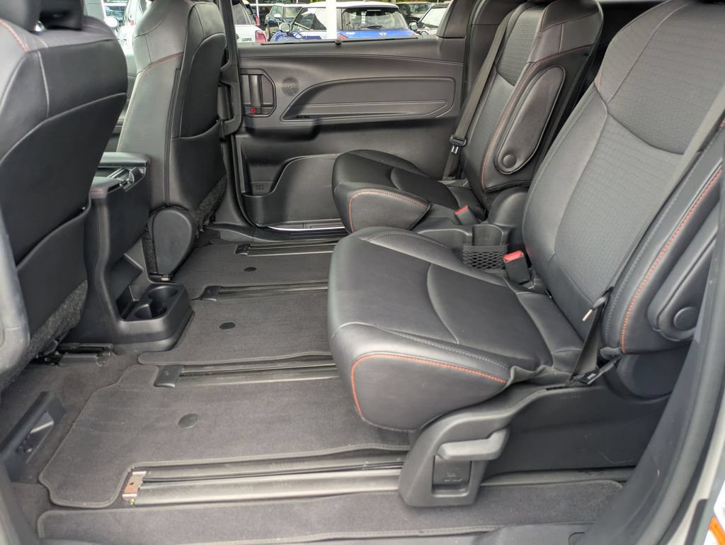 Used 2024 Toyota Sienna XSE FWD image 20