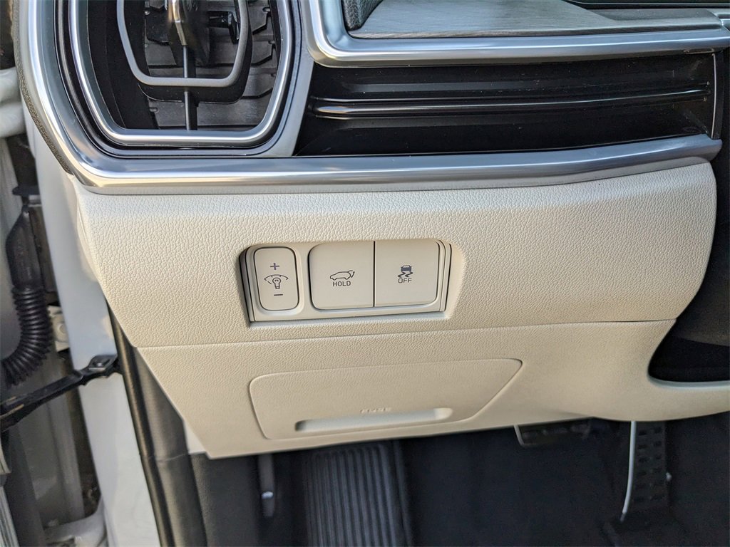 Certified 2025 Kia Sorento SX image 32