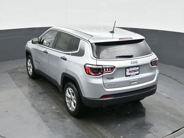 Used 2025 Jeep Compass Sport w/ Mopar Graphics Package AWD/4WD image 27