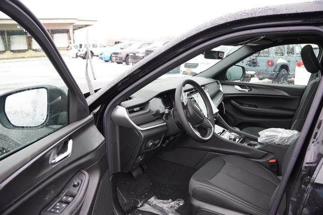 New 2025 Jeep Grand Cherokee Laredo X w/ Luxury Tech Group I AWD/4WD image 10