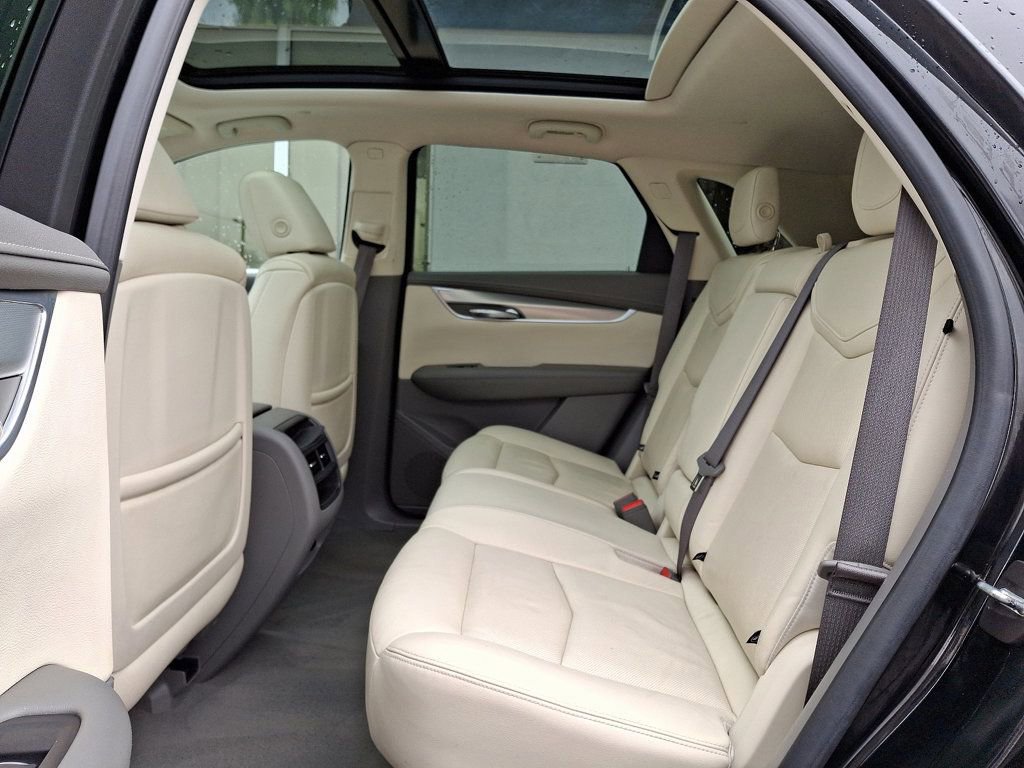 Used 2018 Cadillac XT5 Luxury w/ Driver Awareness Package image 10