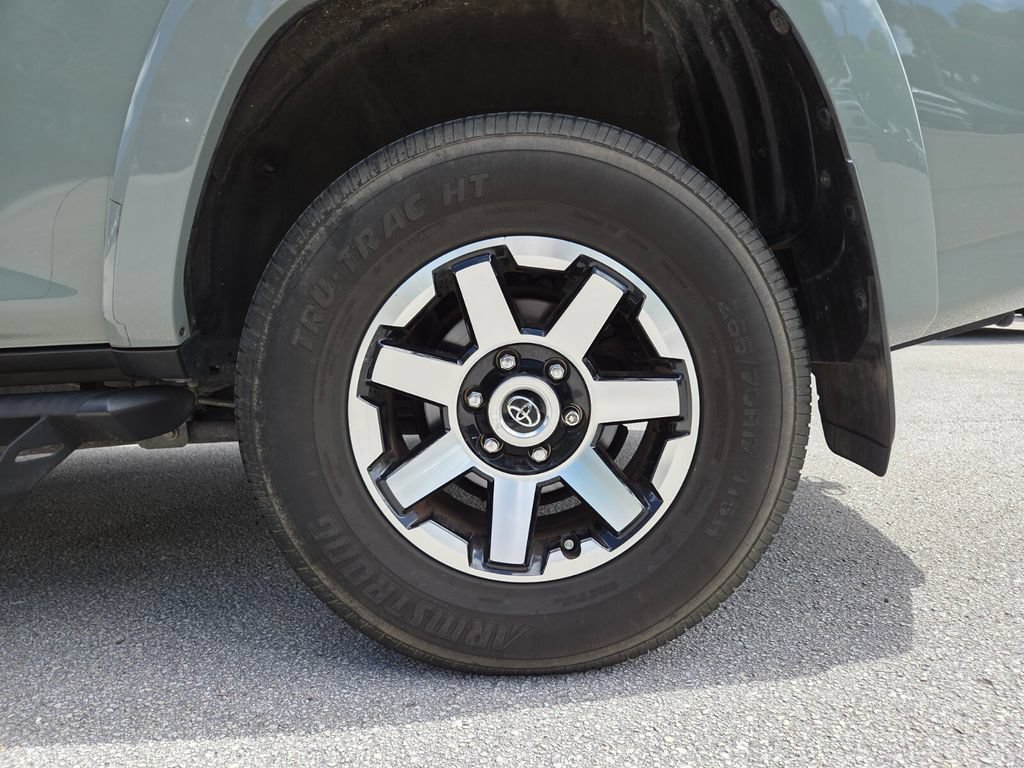 Used 2023 Toyota 4Runner TRD Off-Road Premium w/ Moonroof Package AWD/4WD image 17