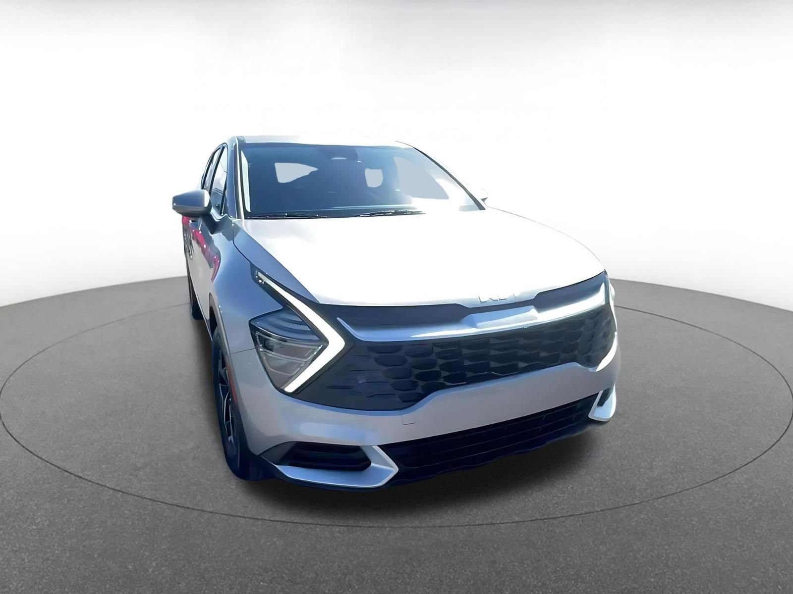 Used 2025 Kia Sportage LX image 3