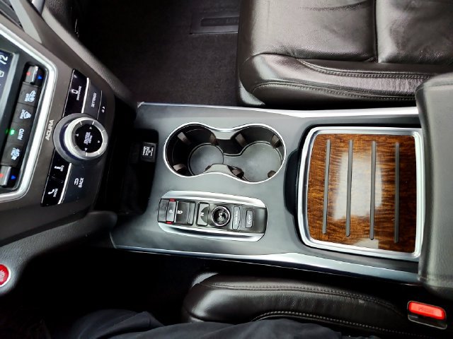 Used 2020 Acura MDX SH-AWD image 25