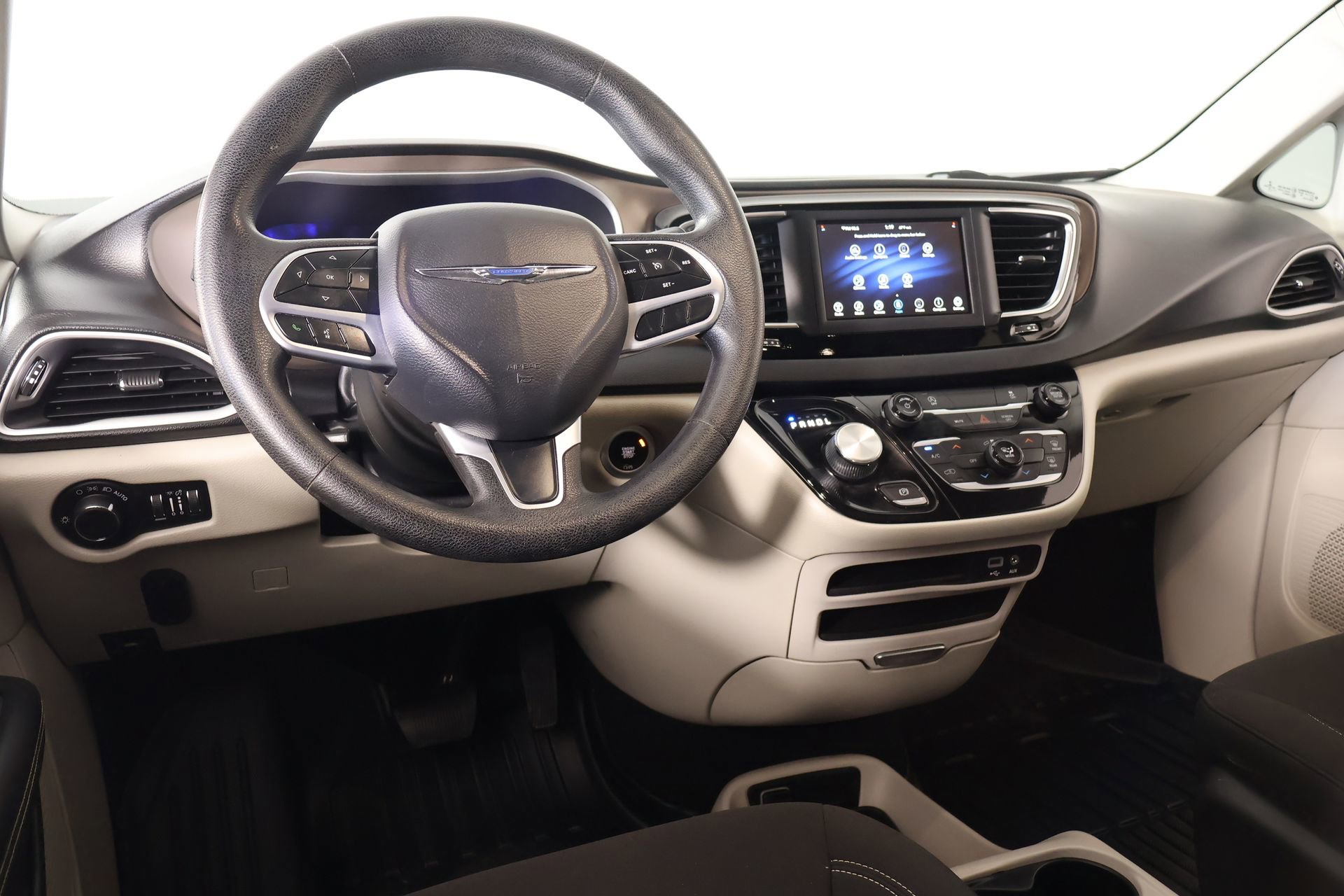 Used 2020 Chrysler Voyager LX video 2