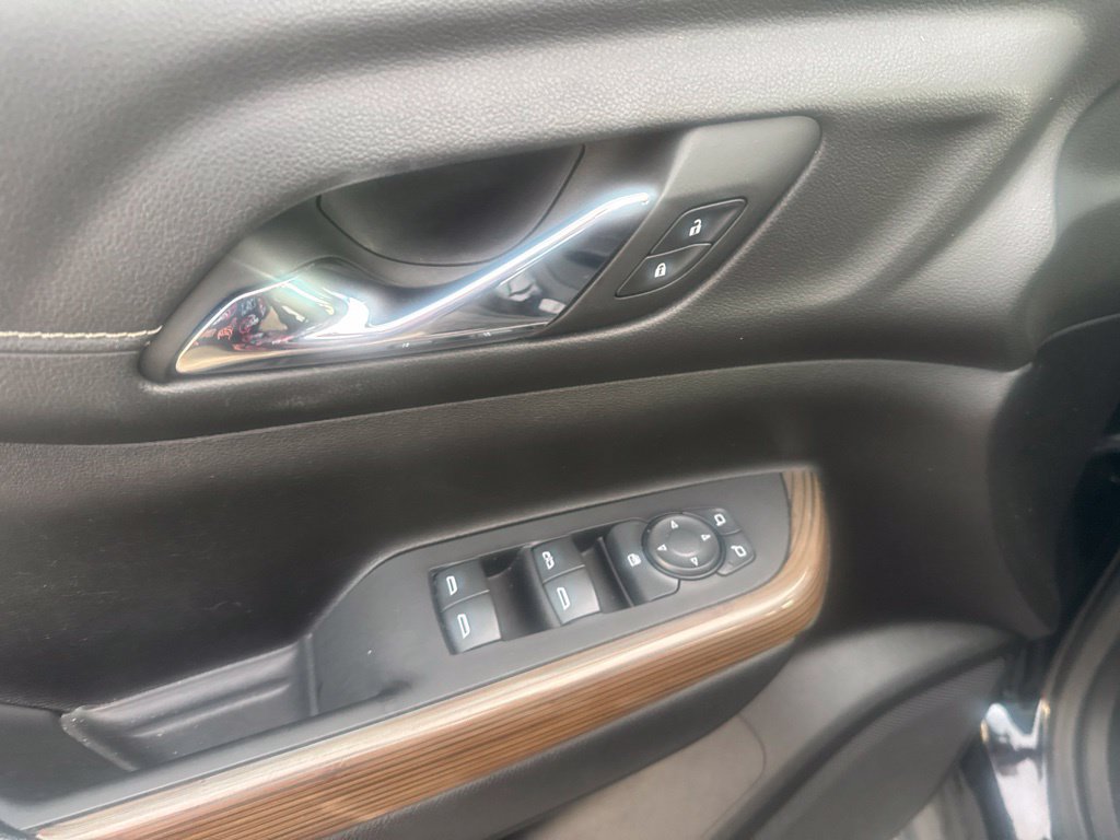 Used 2023 GMC Acadia SLE FWD image 11