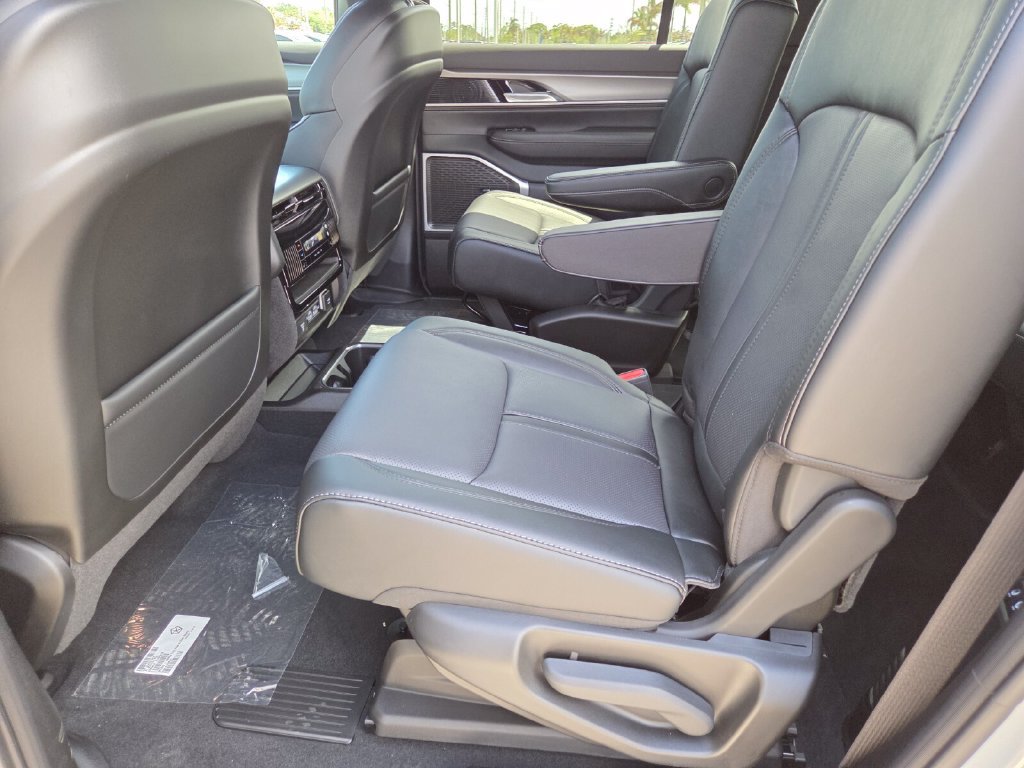 New 2026 Jeep Grand Wagoneer Limited AWD/4WD image 10