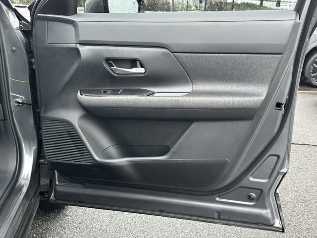 Certified 2025 Nissan Kicks SV image 15