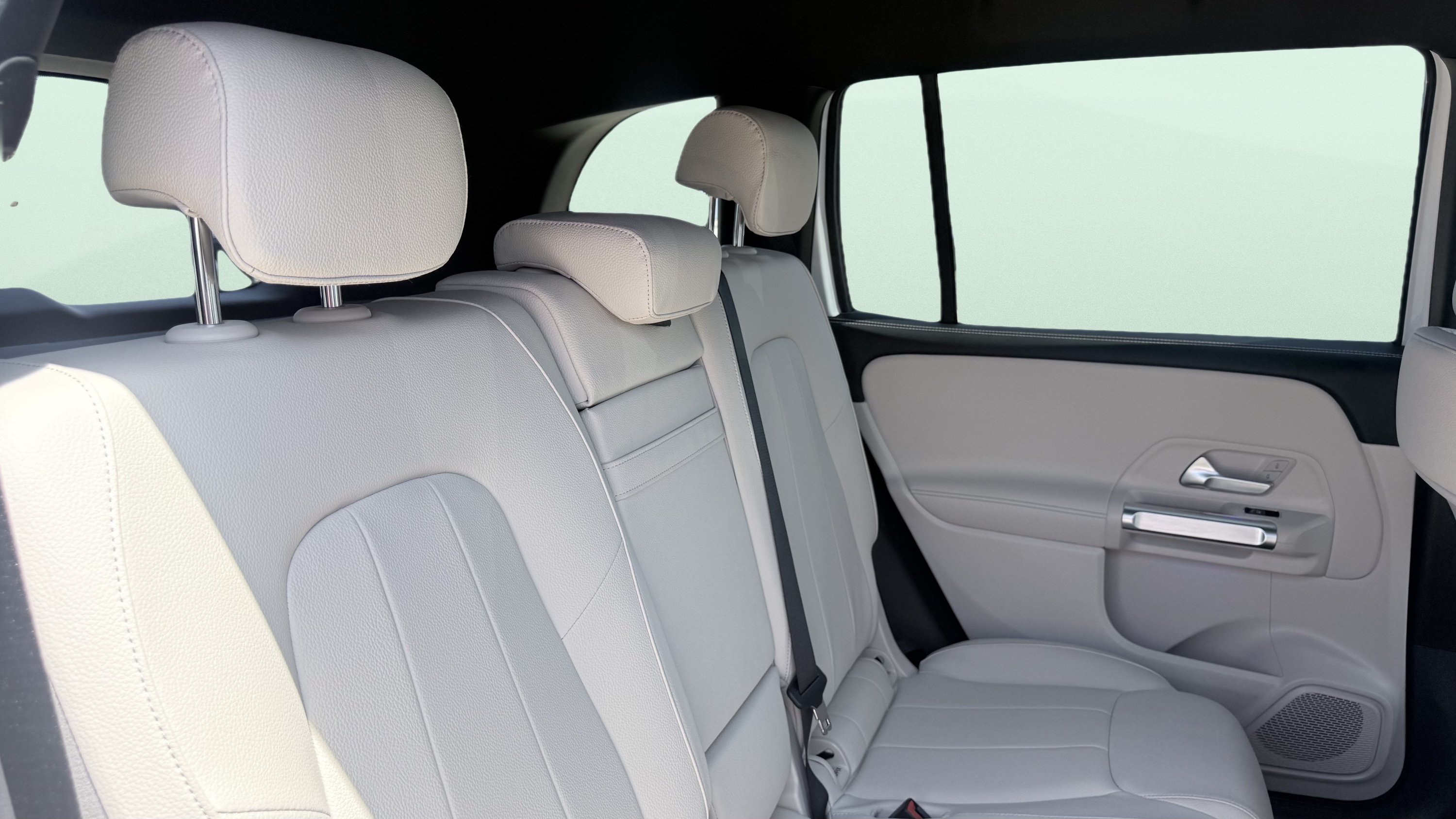 Used 2025 Mercedes-Benz GLB 250 image 40