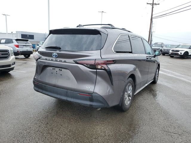 Used 2023 Toyota Sienna XLE image 4