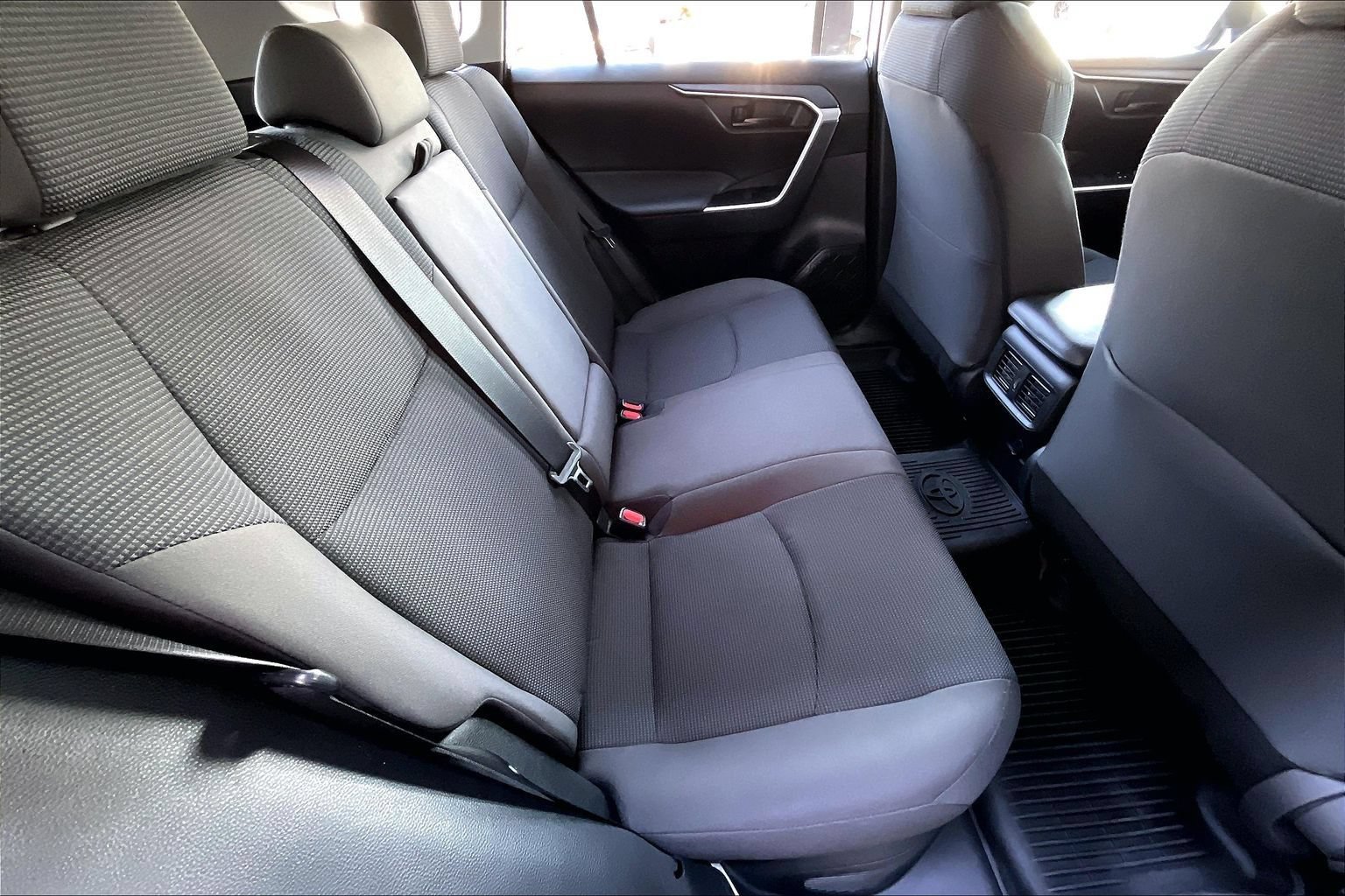 Used 2023 Toyota RAV4 LE AWD/4WD image 21