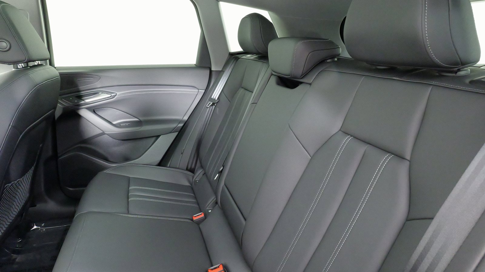 Used 2025 Audi Q6 e-tron Premium image 42