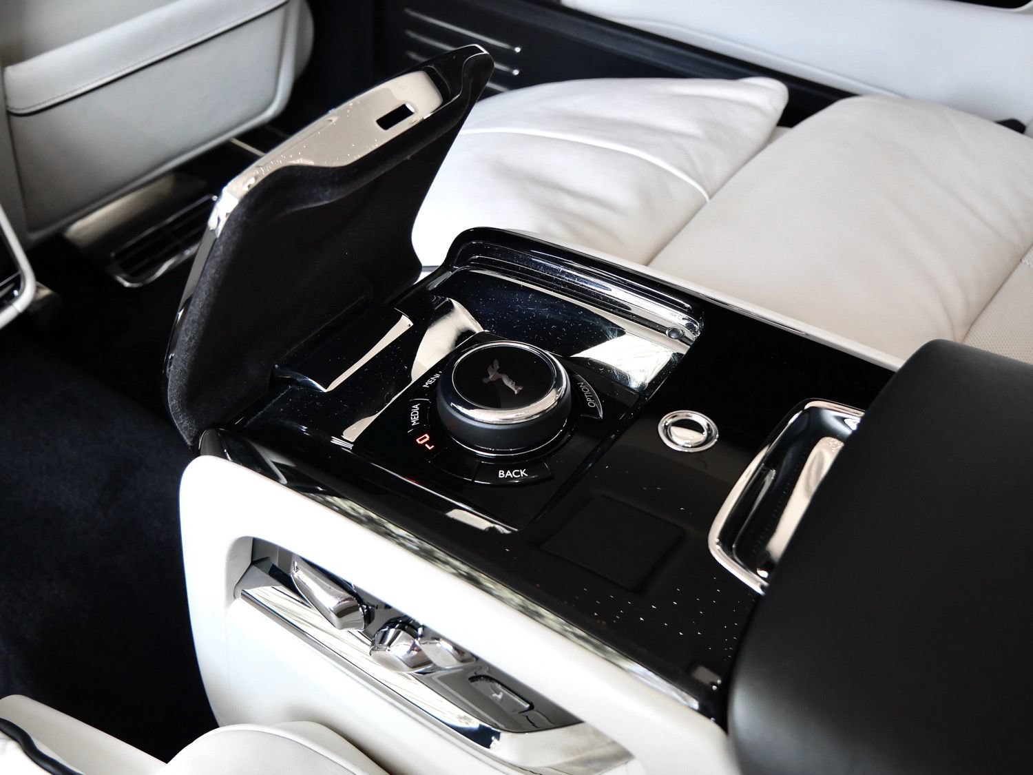 Certified 2022 Rolls-Royce Phantom Extended Wheelbase w/ The Phantom Package RWD image 33