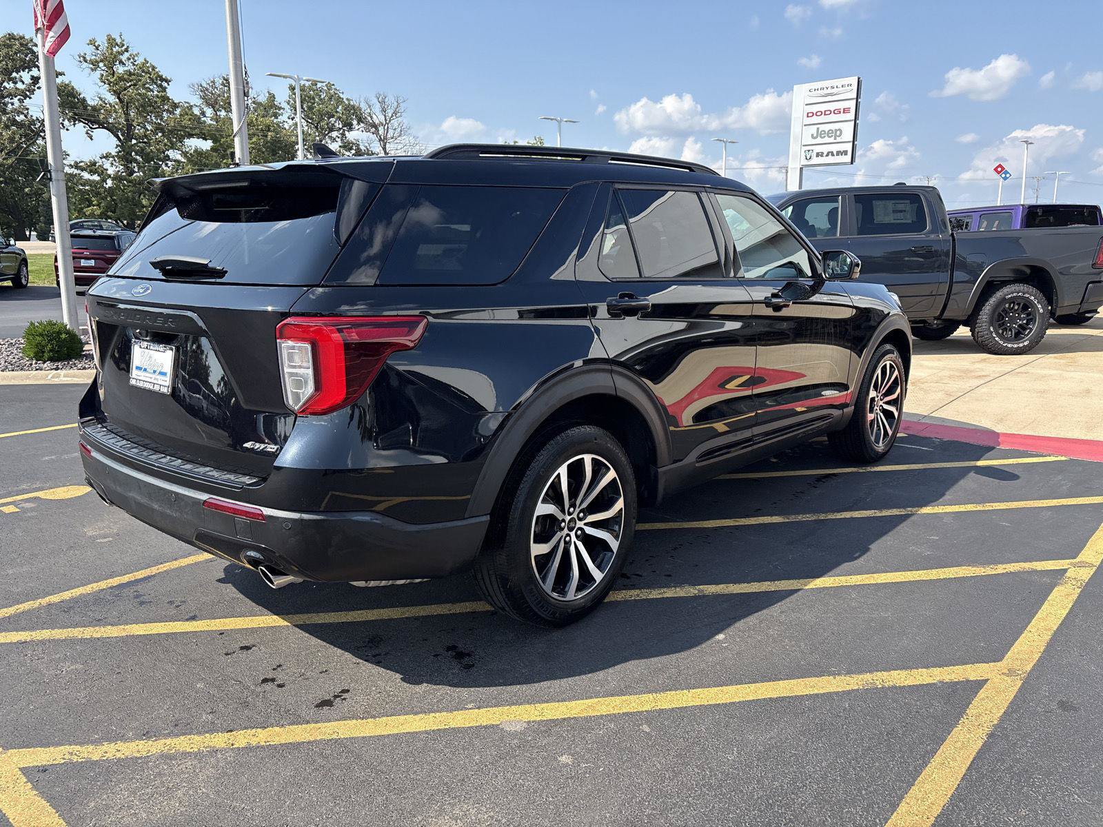 Used 2023 Ford Explorer ST-Line AWD/4WD image 5