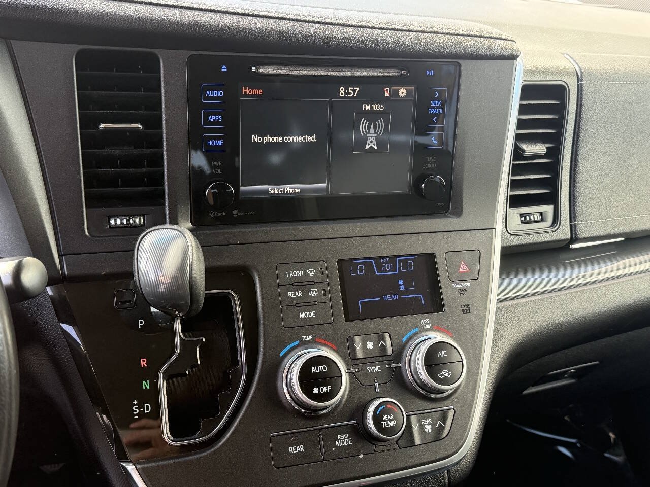 Used 2015 Toyota Sienna SE FWD image 8