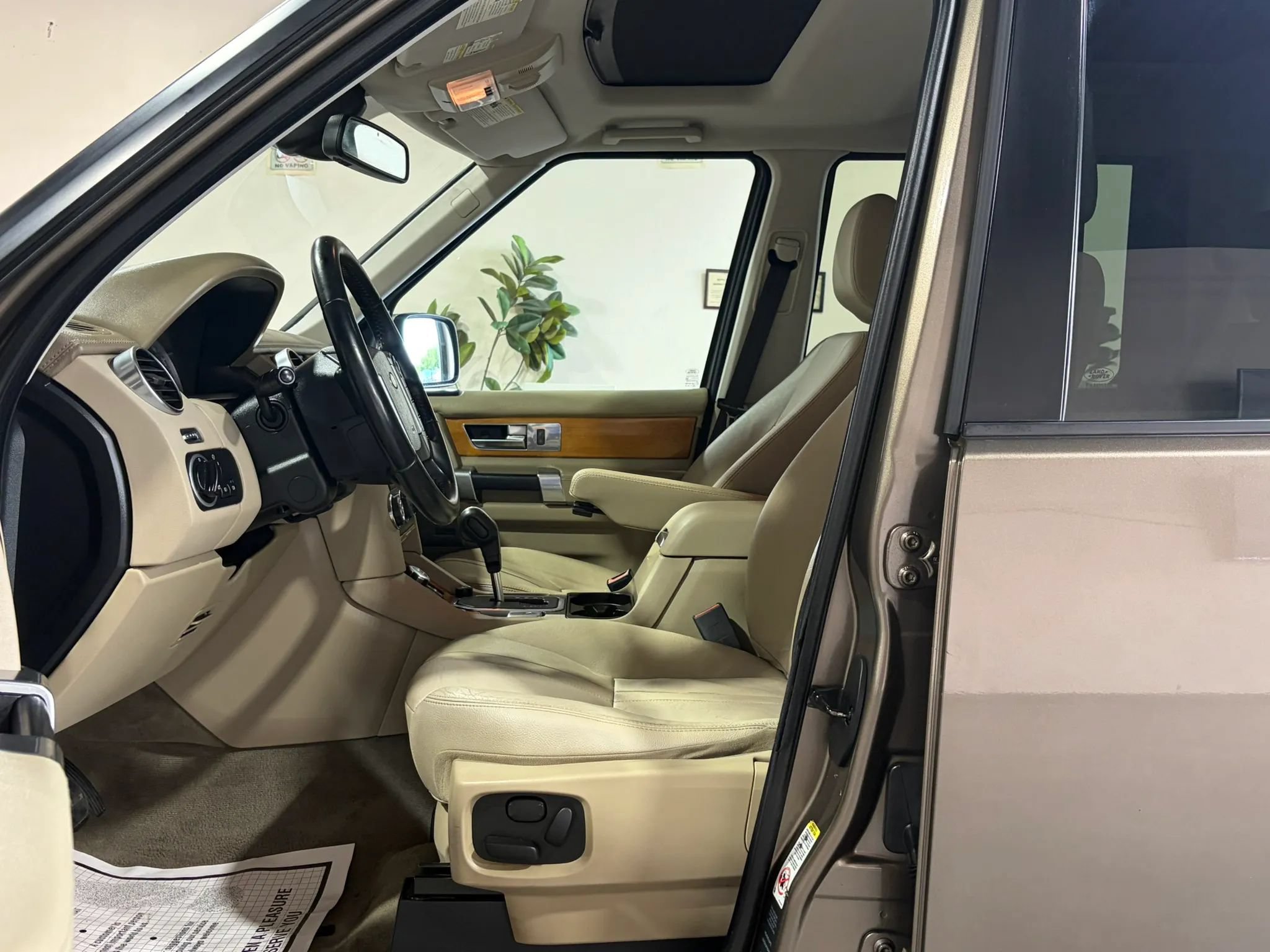 Used 2011 Land Rover LR4 HSE AWD/4WD image 13