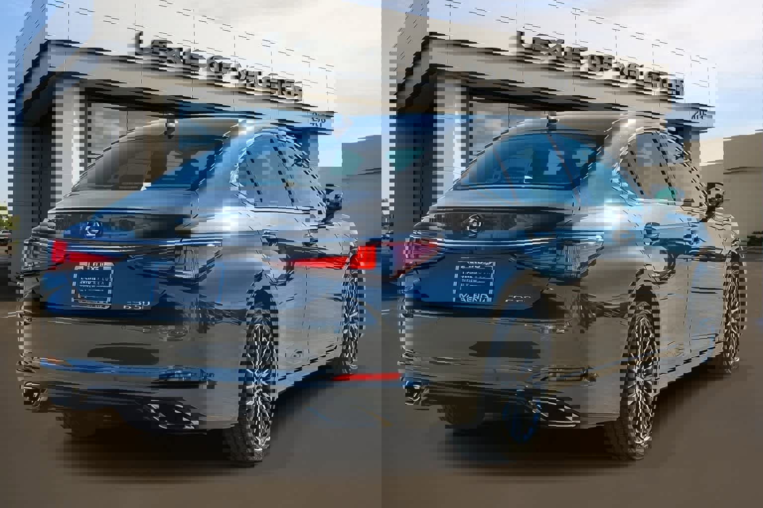 Certified 2023 Lexus ES 350 w/ Premium Package image 4