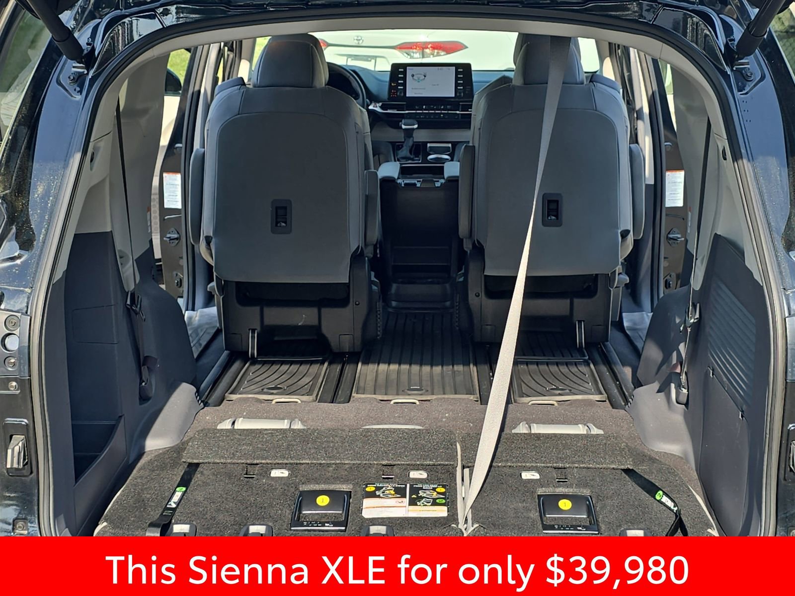 Used 2023 Toyota Sienna XLE image 20