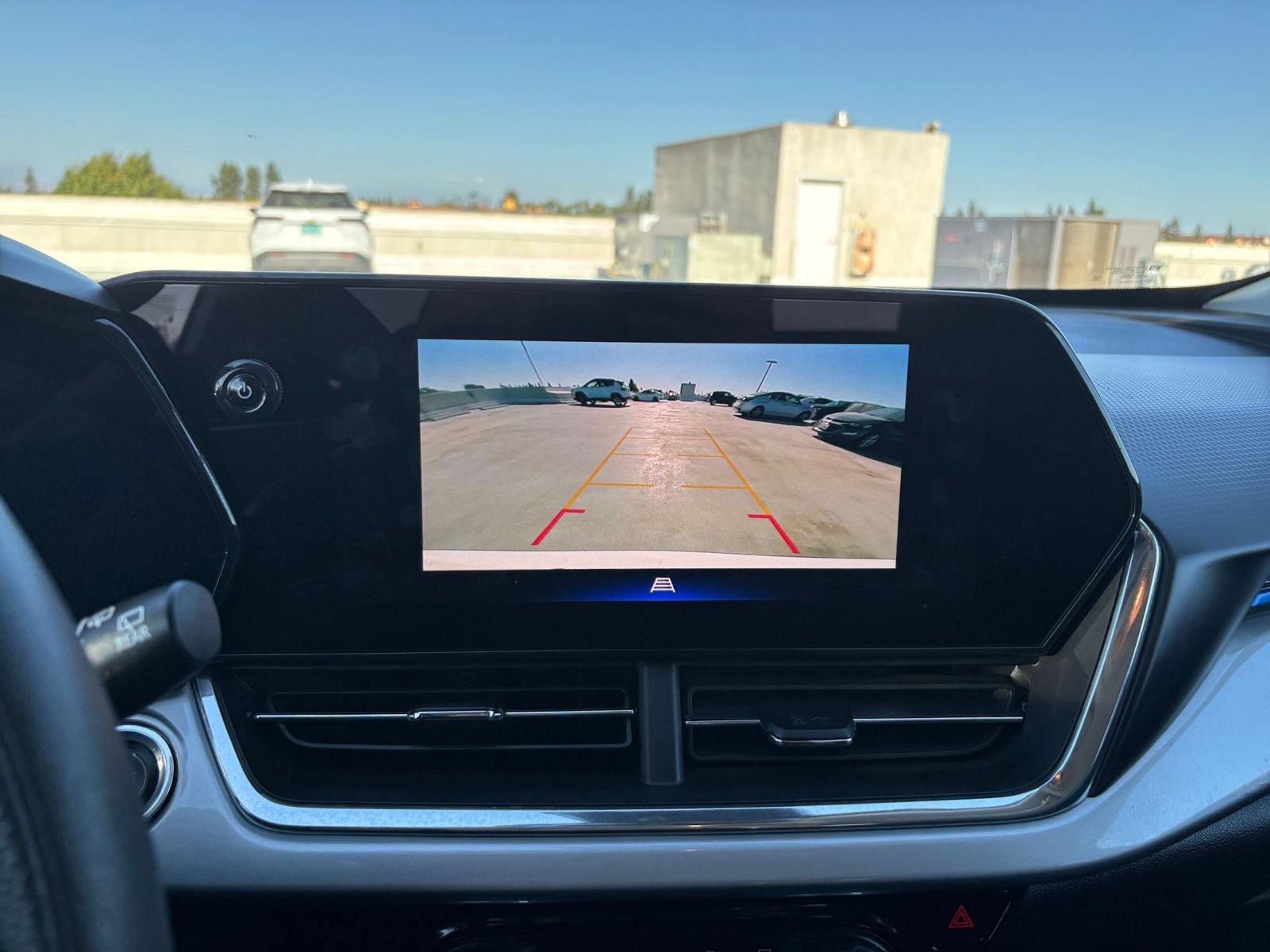 Used 2025 Chevrolet Trax LT FWD image 22