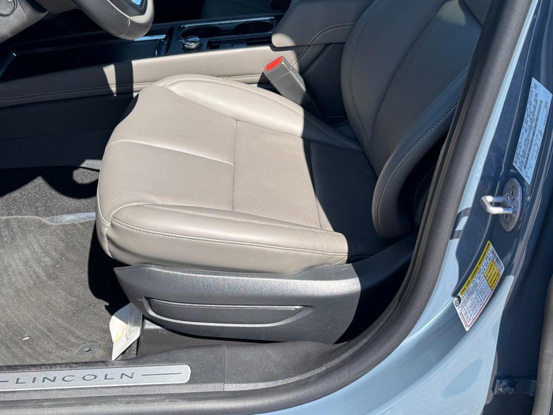 Used 2025 Lincoln Corsair AWD w/ Equipment Group 101A image 23